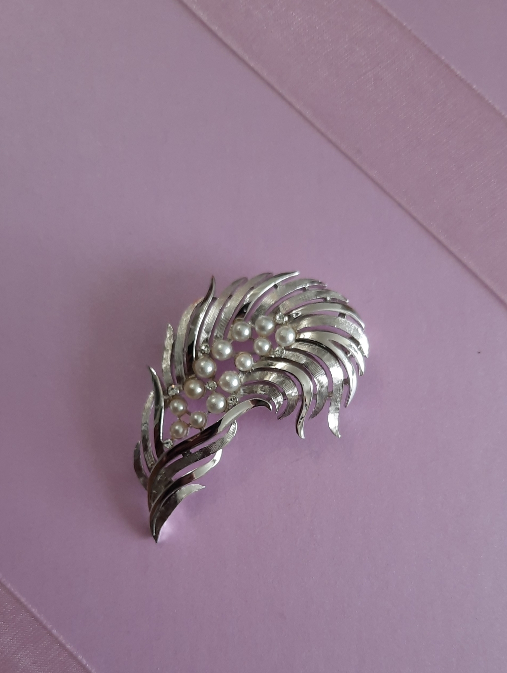 Silver-tone Pearl Feather Brooch